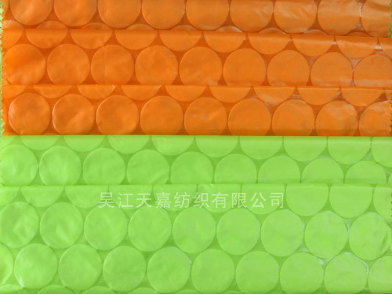 品名：压花380T尼丝纺防绒免内胆