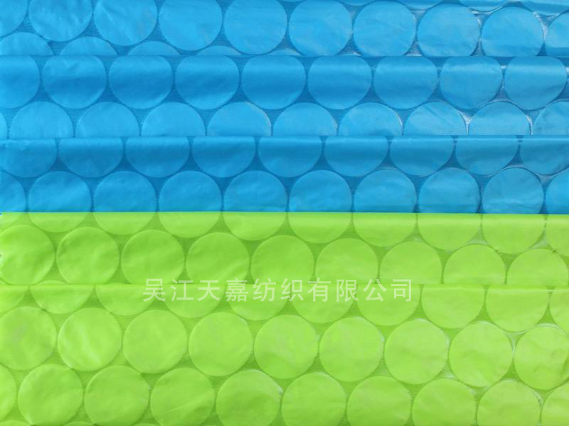 品名：压花380T尼丝纺防绒免内胆