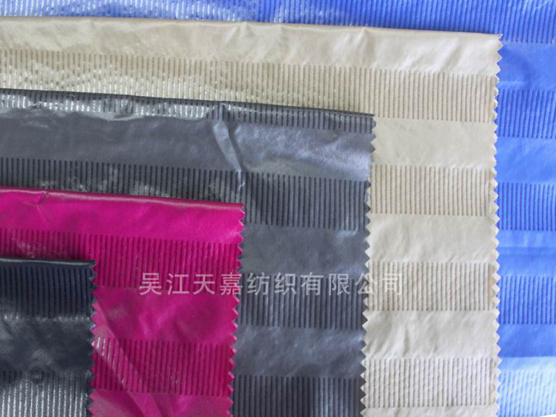 品名：压花380T尼丝纺防绒免内胆